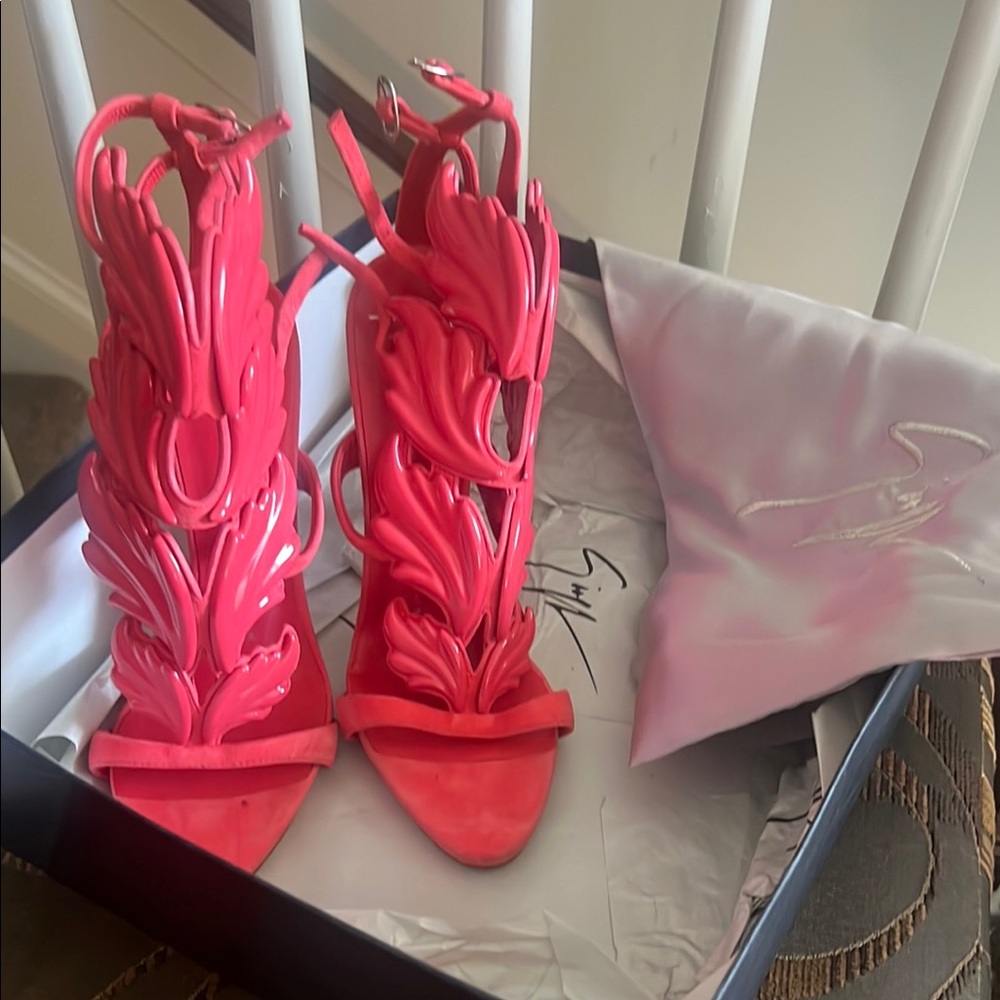 Giuseppe cruel Summer!! Coral color wore twice faily used